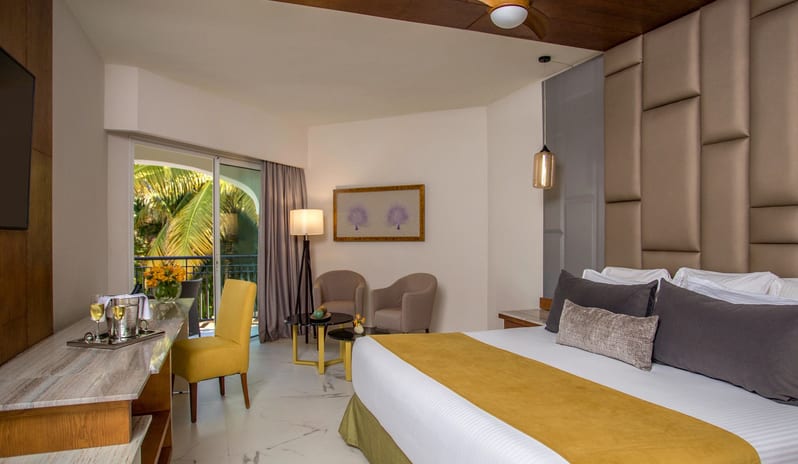 Secrets Royal Beach Punta Cana - Preferred Club Master Suite Tropical View King Bed